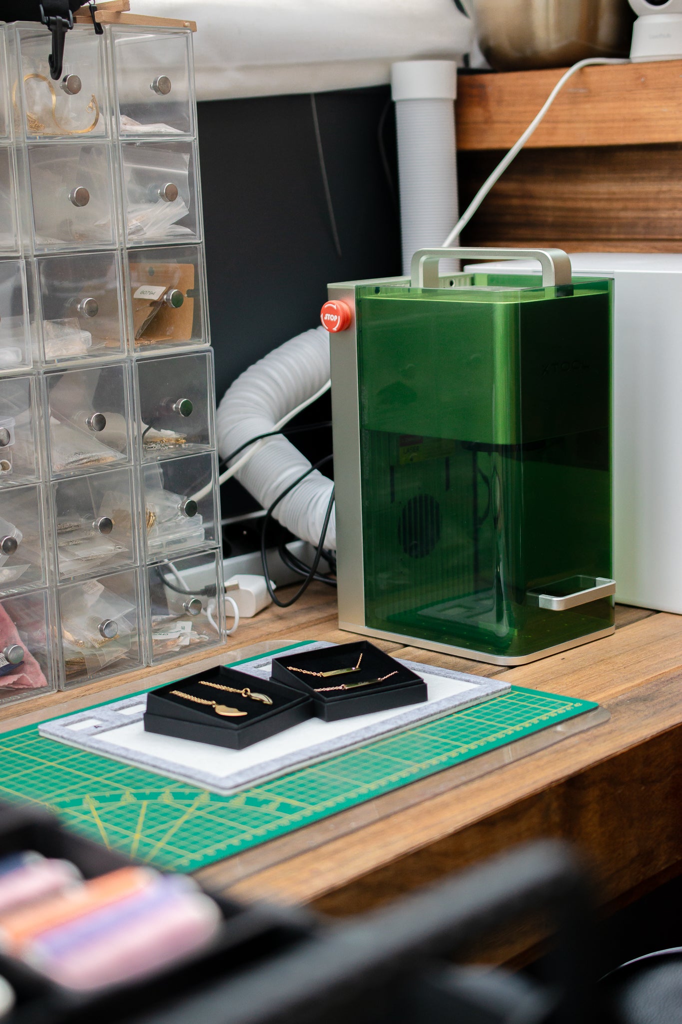 Sieraden maken - Atelier in Anzegem, BE - Keelin Design, Handgemaakte oorbellen en gegraveerde juwelen