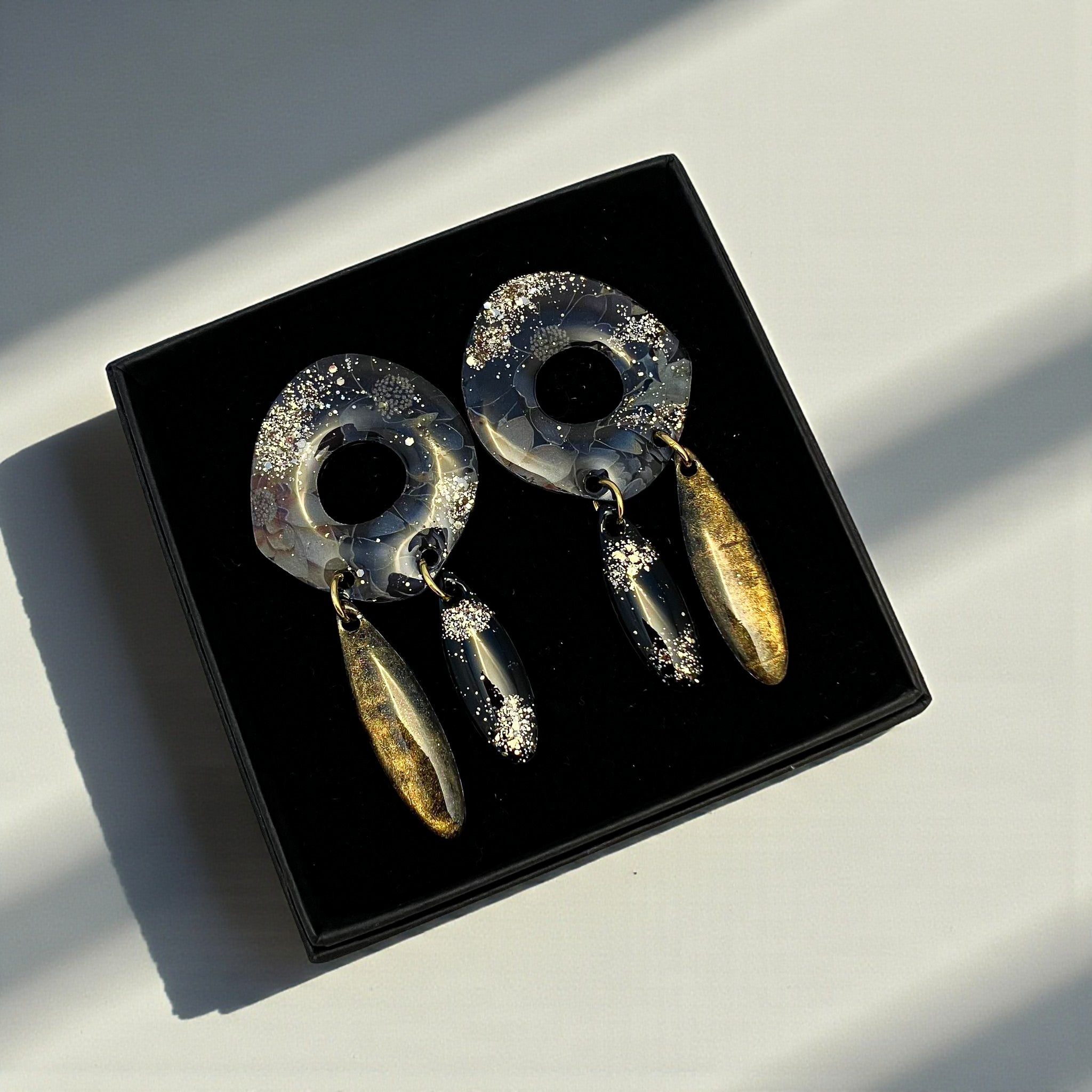 Freya - STARDUST Statement Oorbellen - Floral Beige - Handgemaakte acryl oorbellen