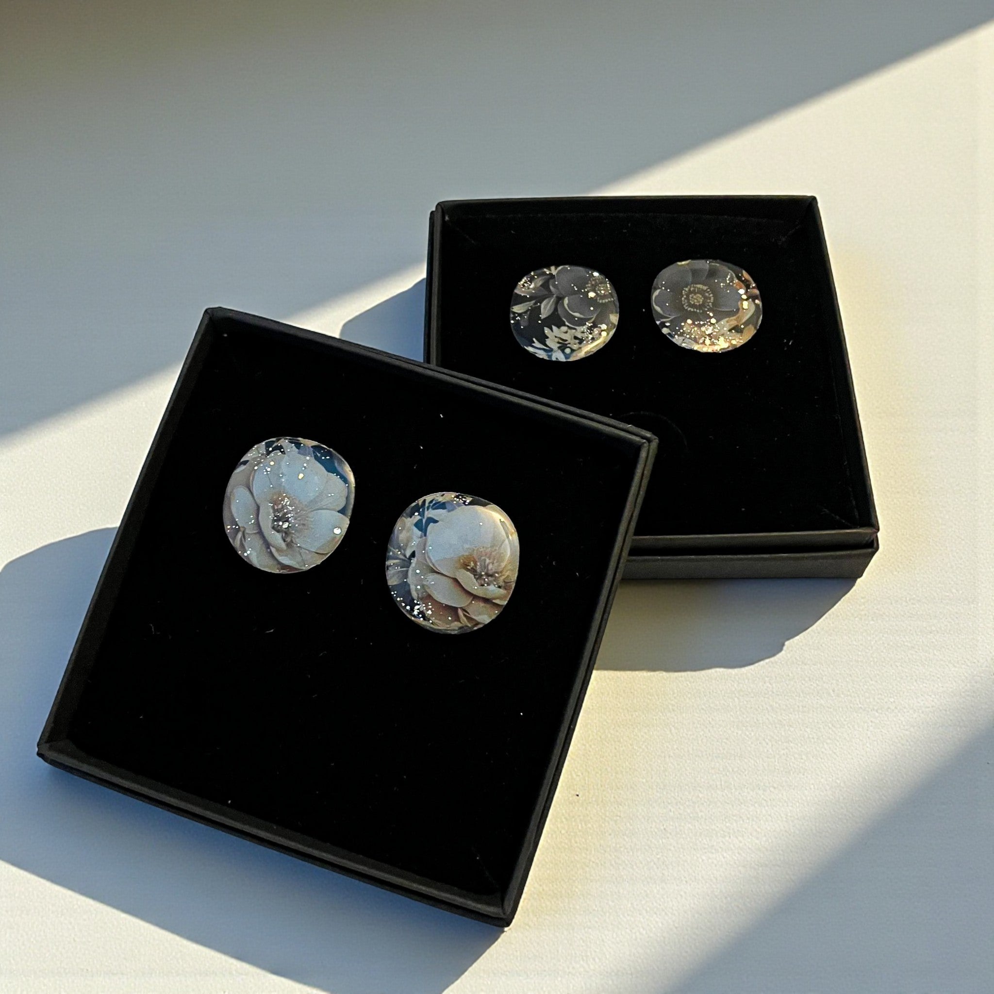 Ivy - Stardust Midi Oorstekers - Floal Beige - Statement oorstekers - Handgemaakte acryl oorbellen