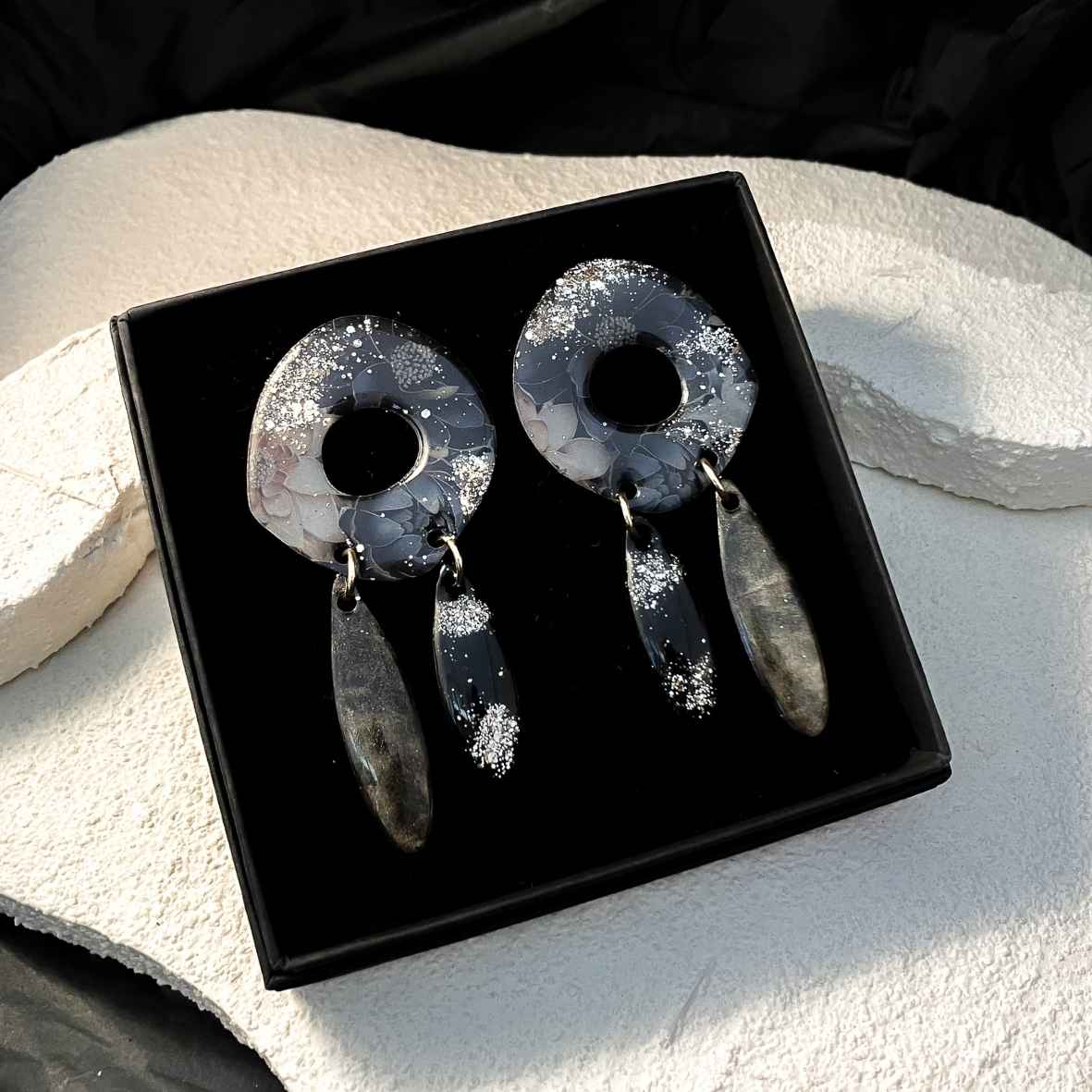 Keelin Design, Handgemaakte Oorbellen · Freya · Statement Oorbellen · Floral Beige (in doosje)