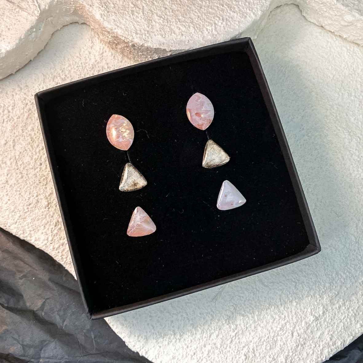 Keelin Design, Handgemaakte Oorbellen · Juline · MINI Oorstekers Set · 3 Paar · Handgeschilderd Metallic (in doosje)