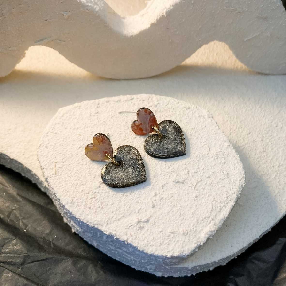 Keelin Design, Handgemaakte Oorbellen · Aida · Handgeschilderde Hartjes Oorbellen · Metallic kleuren