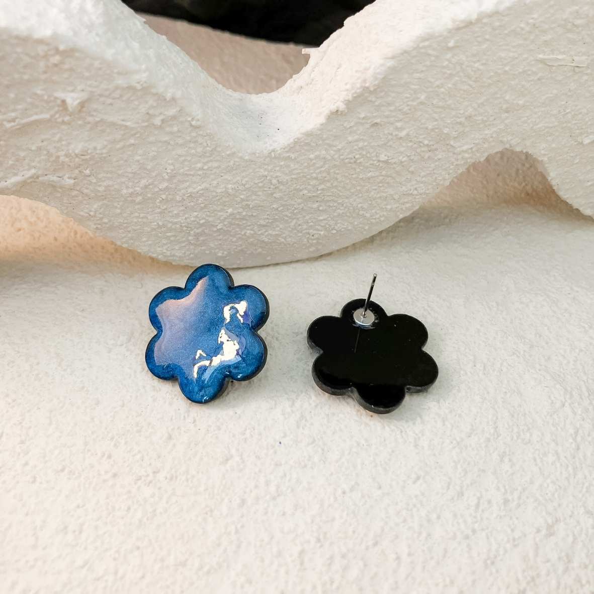 Keelin Design, Handgemaakte Oorbellen · Blair · Bloemen Oorstekers · Blauw