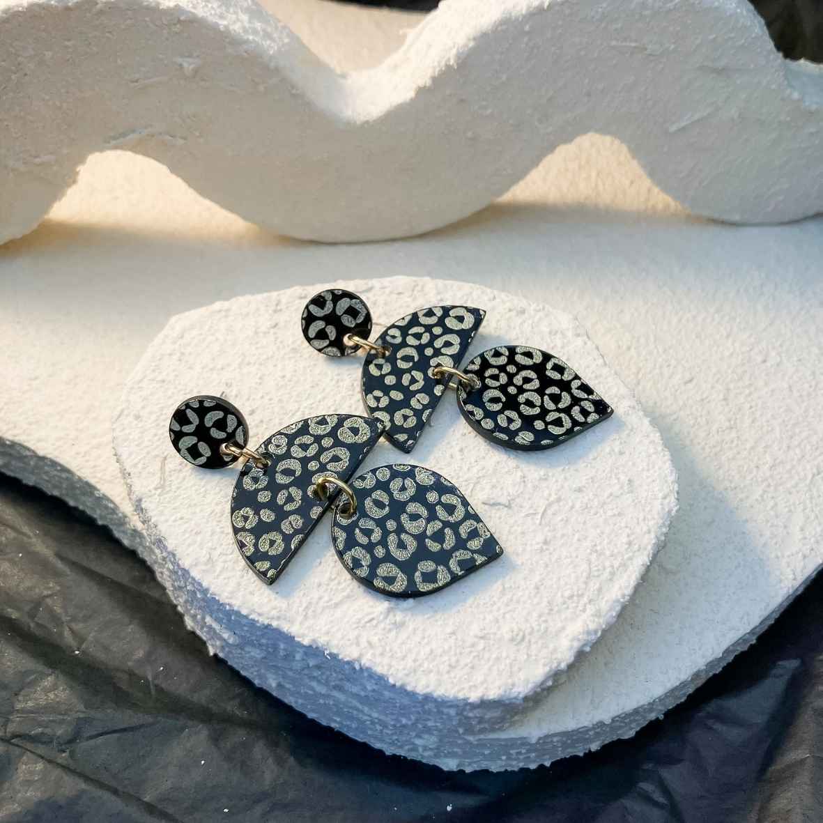 Keelin Design, Handgemaakte Oorbellen · Nora · Statement Luipaard Oorbellen · Metallic Gouden Gravure