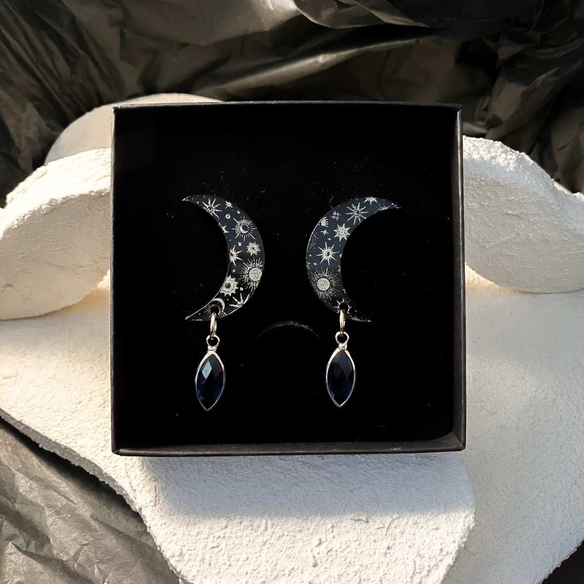 Keelin Design, Handgemaakte Oorbellen · Selene · Statement Maan Oorbellen · Glashanger (in doosje)