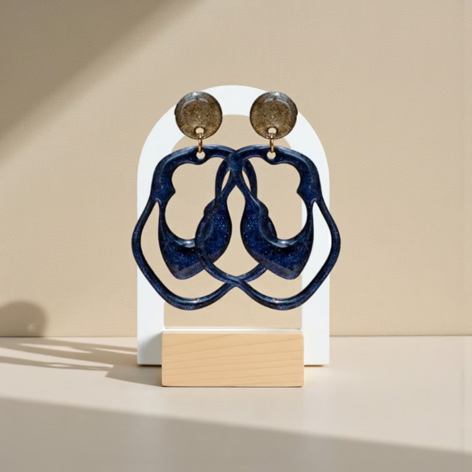 Keelin Design - Améline · Organische Statement Oorbellen in Donker Blauw