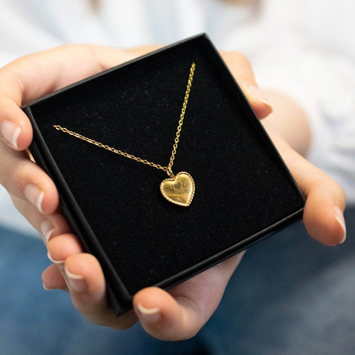 Keelin Design, Handmade Jewelry - Gepersonaliseerd juweel: Fijne ketting met hartje hanger - Gegraveerde juwelen