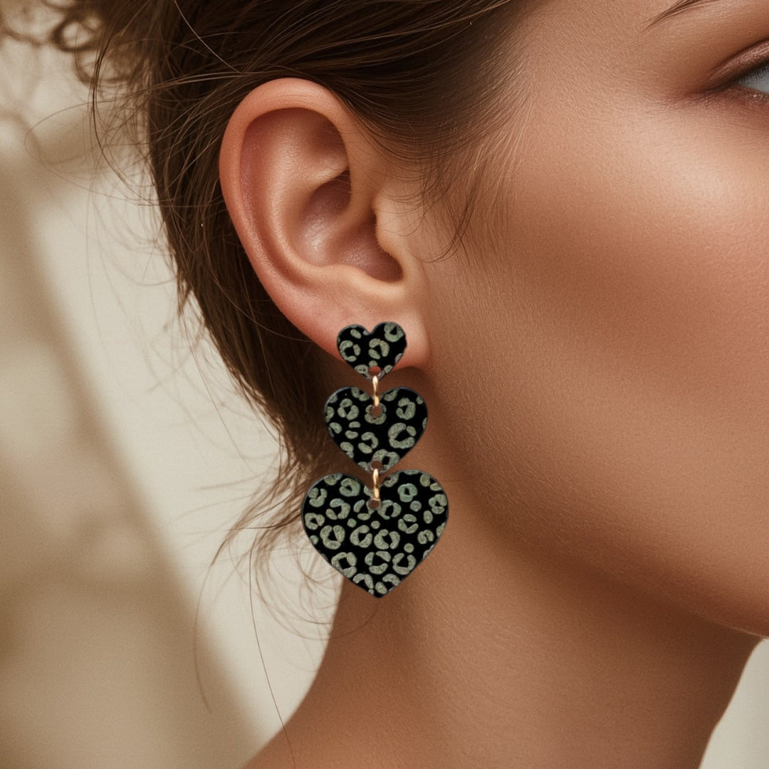 Keelin Design - Handmade Jewelry - Luna Statement oorbellen - Unieke laser-cut acryl oorbellen - Leopard statement oorbellen - Lichtgewicht oorbellen - Hartjes oorbellen
