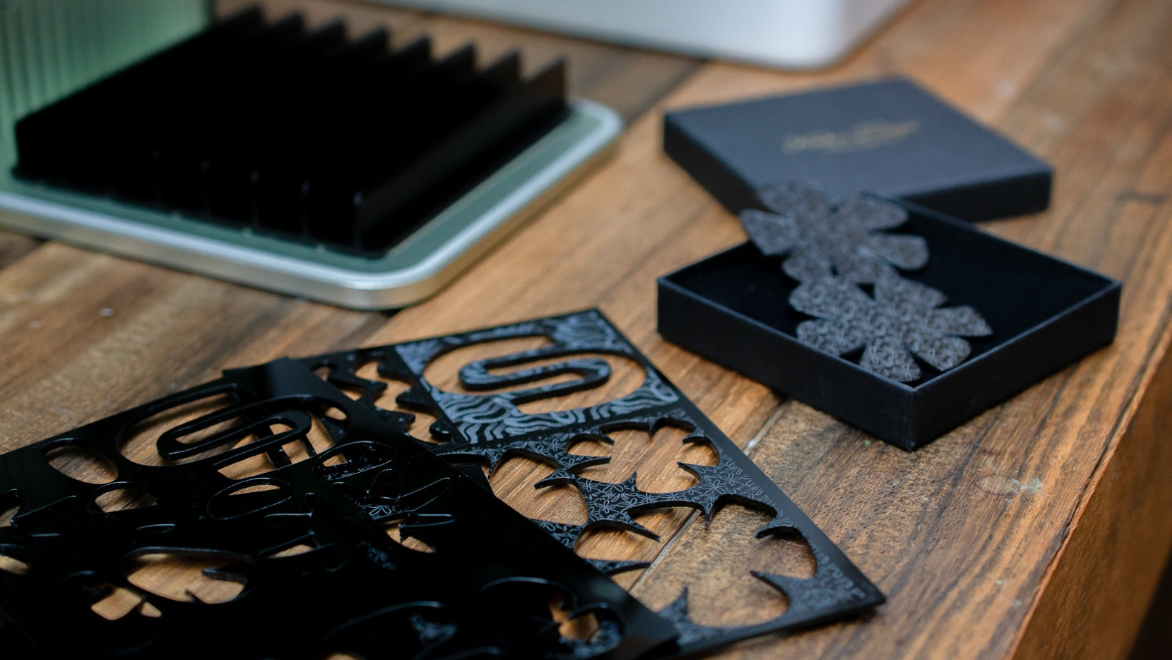 Keelin Design unieke laser-cut acryl oorbellen voor gevoelige oren