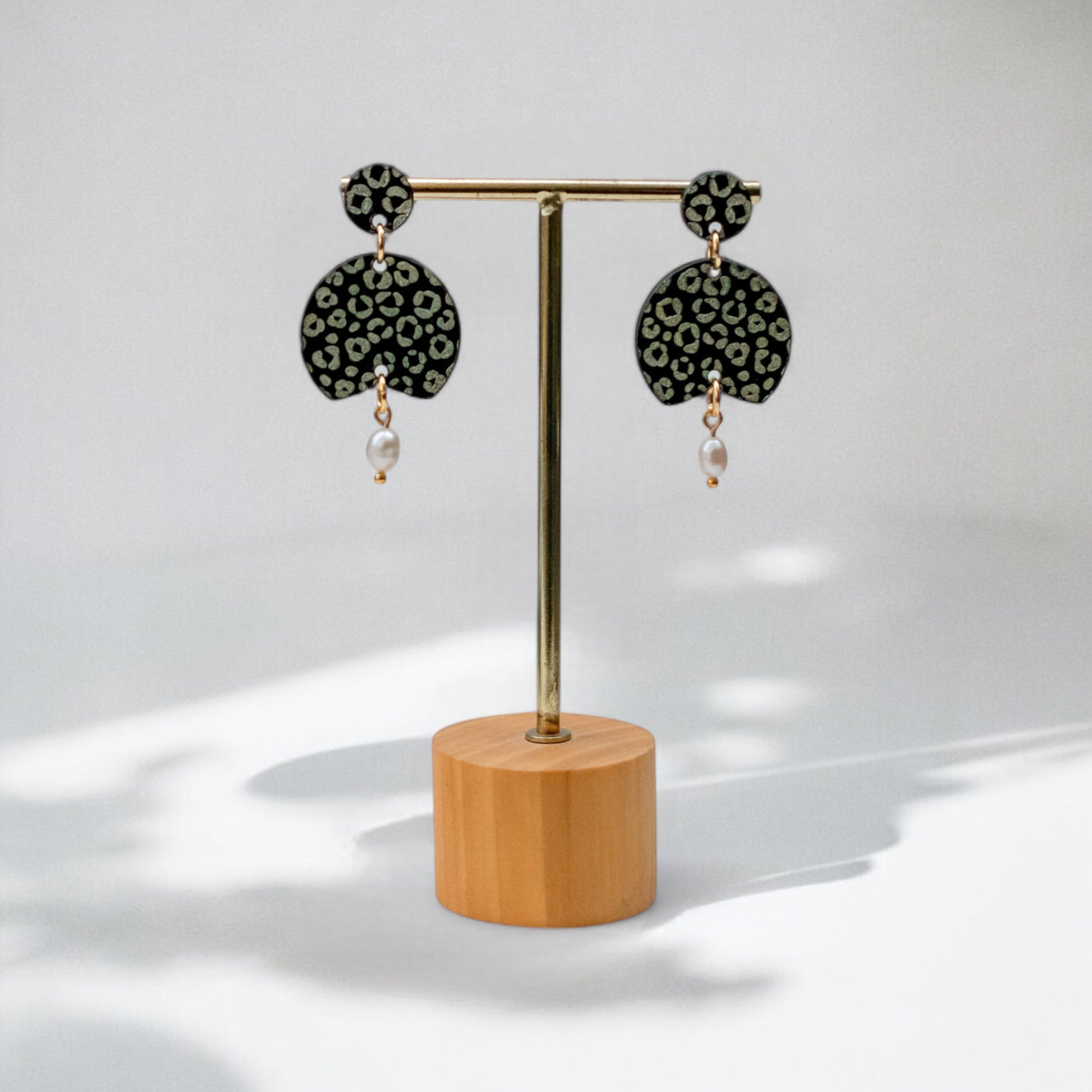 Aria - LEOPARD Statement met Zoetwaterparel Goud - Keelin Design