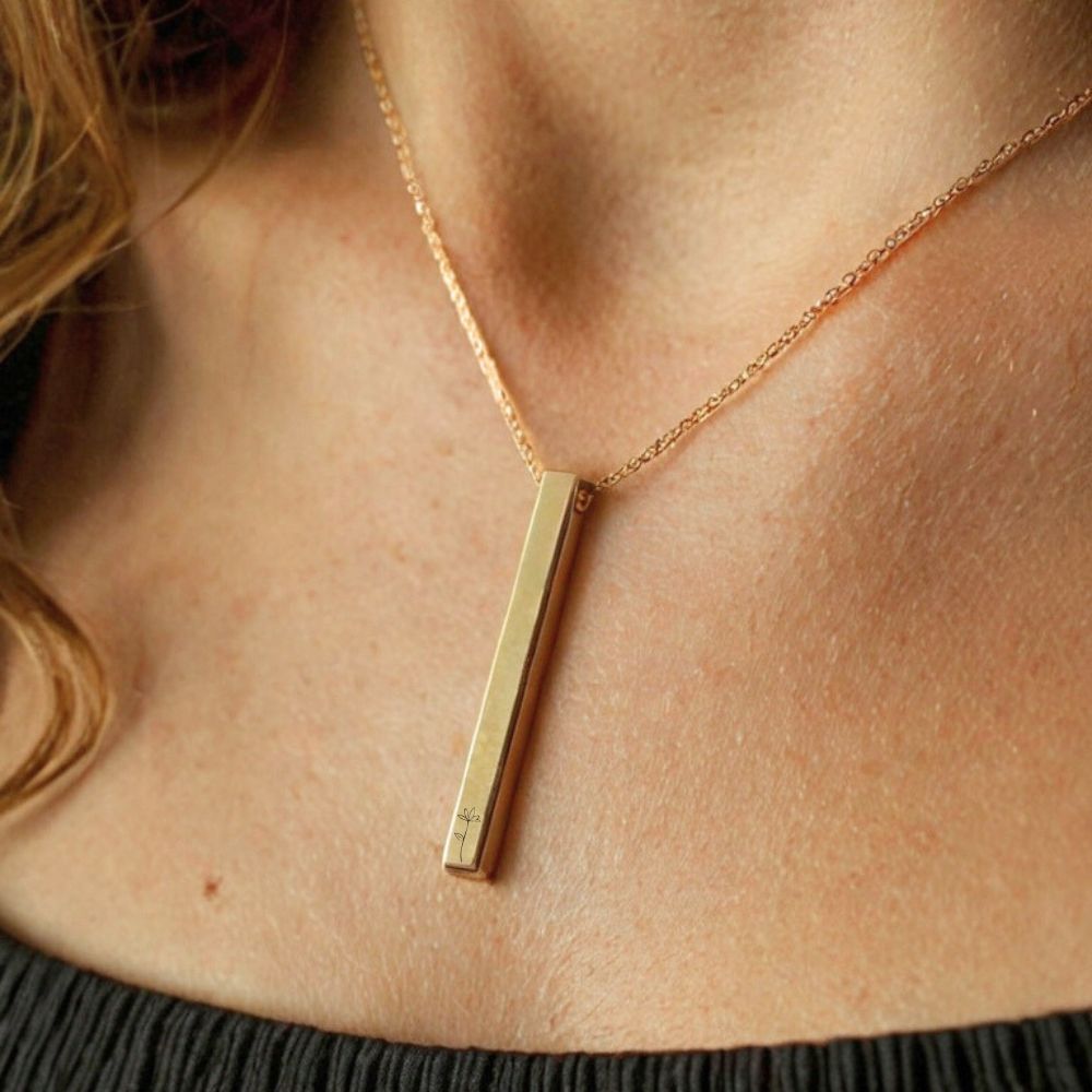 Gepersonaliseerde ketting met verticale bar hanger (4 - zijdig) - Keelin Design