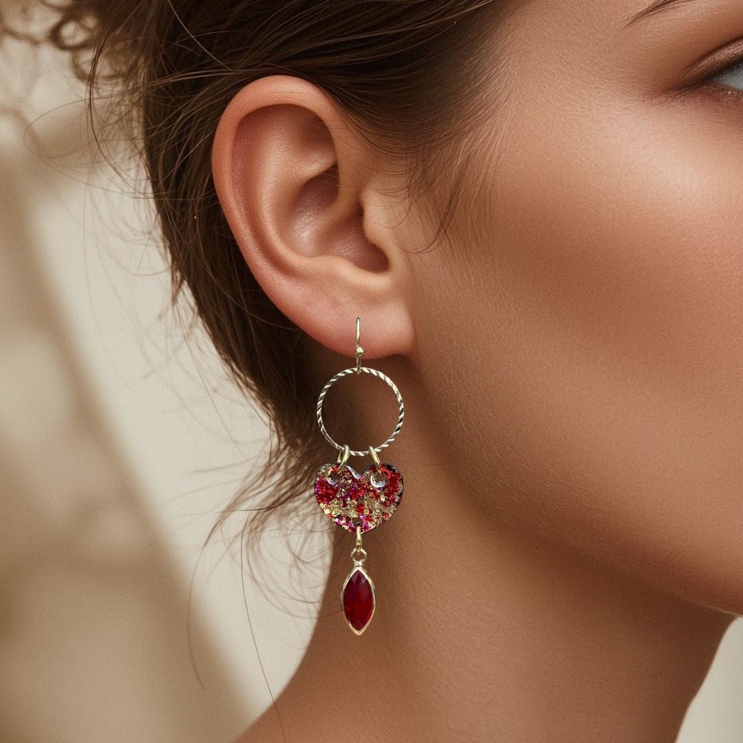 Isabelle – Hartjes Statement Oorbellen met Glashangertje - Keelin Design