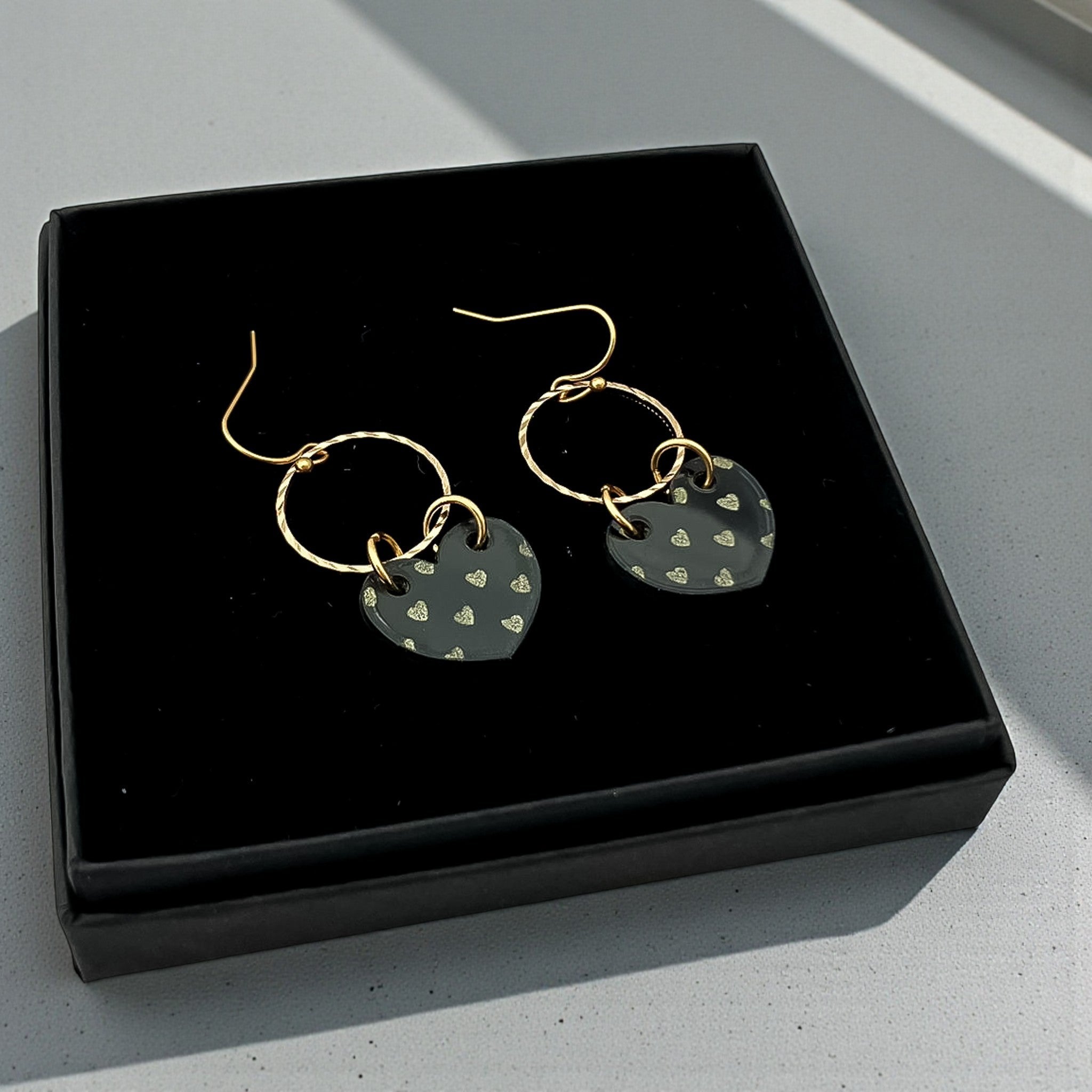 Rosalie – Hartjes Oorbellen met Oorhaakjes - Keelin Design