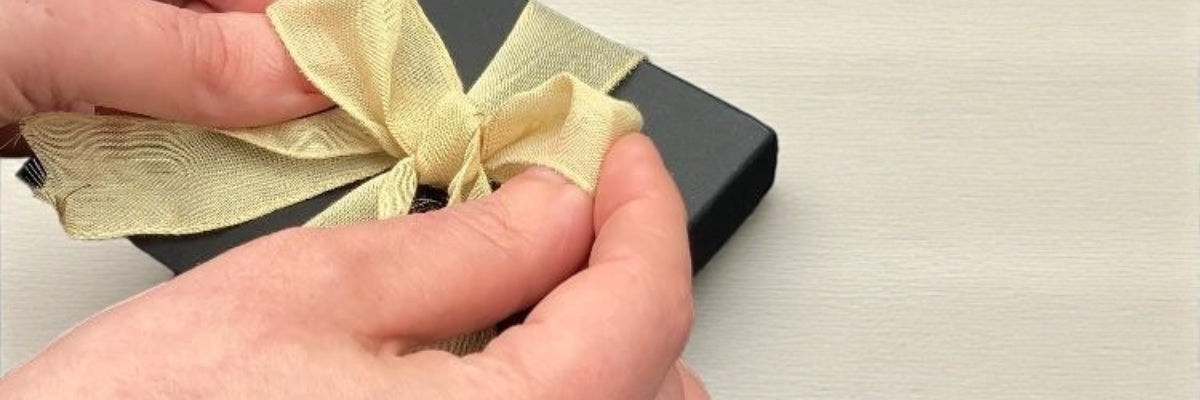 Hoe Het Juiste Sieradencadeau Voor Vrouwen Te Kiezen in 6 Stappen  Keelin Design, Sieraden Blog