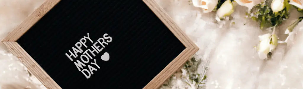 Toon je liefde op Moederdag met handgemaakte houten sieraden en initiaal halskettingen Keelin Design