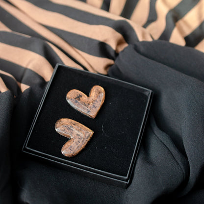 Keelin Design, Handmade Jewelry - Liene Statement Hartjes Oorstekers - Midi (Dirty Roest)