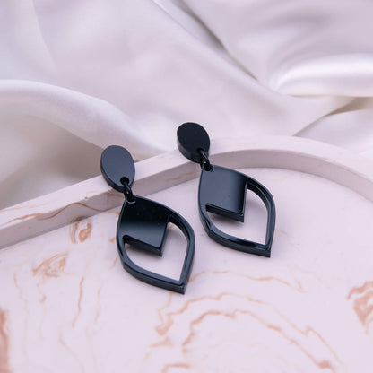 Yara - Zwarte duurzame oorbellen gemaakt uit gerecycleerd acryl - Oorbellen - Keelin Design