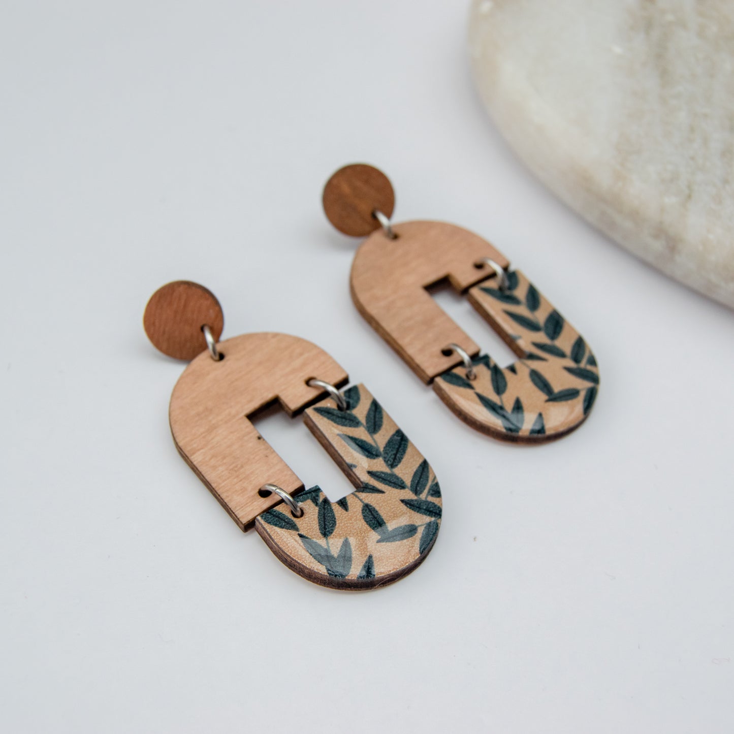 Elise - Wooden statement earrings in natural colors with green leaves