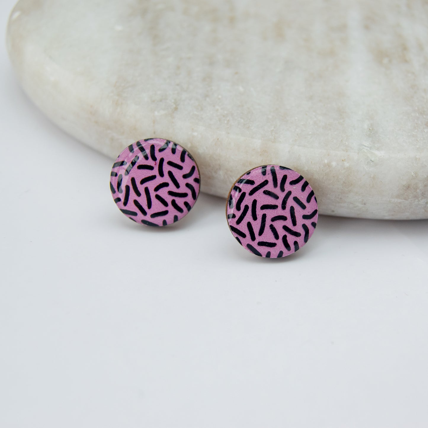 16 mm wooden stud earrings with a nice print
