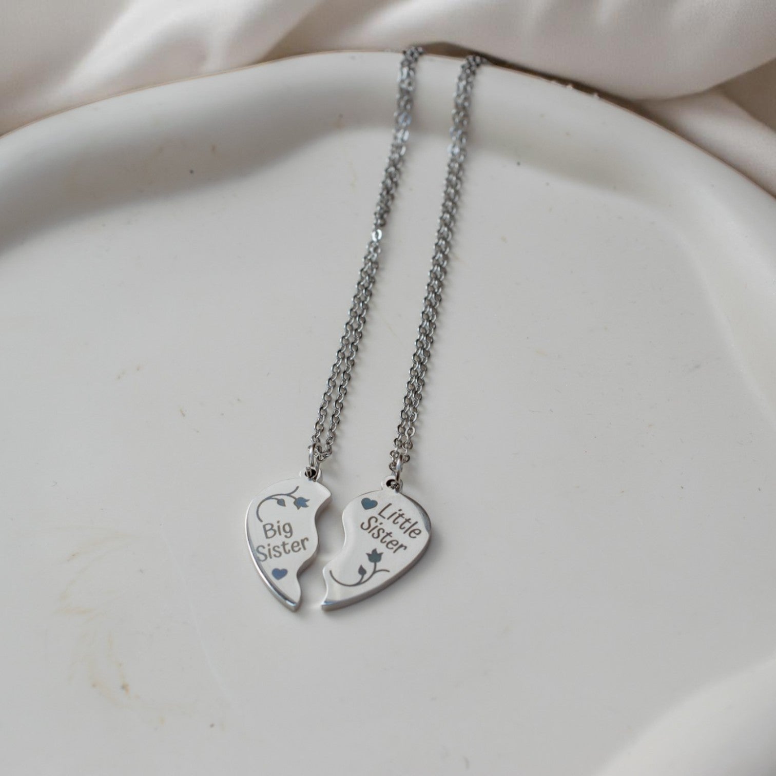 Gepersonaliseerd juweel Set van 2 kettingen met half hartje-hanger