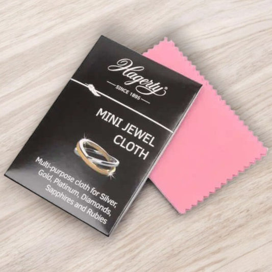 Hagerty Mini Jewel Cloth - De Hagerty Mini Jewel Cloth is een klein reinigingsdoekje dat geschikt is voor het reinigen van gouden en zilveren sieraden, maar ook gebruikt kan worden voor platina, andere edelmetalen en harde edelstenen. - Keelin Design