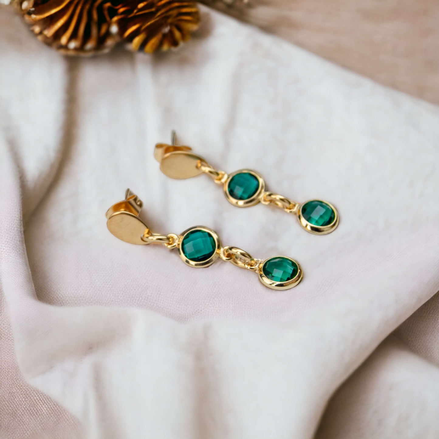 Alexis - Fijne 18K Gold Filled oorbellen in prachtig stralende kleuren met druppelvormige oorstekers - Oorbellen - Keelin Design