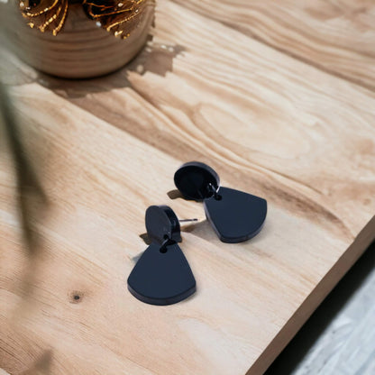 Loïs - Leuke oorbellen in stralend en mat zwart gerecycleerd acryl - Oorbellen - Keelin Design
