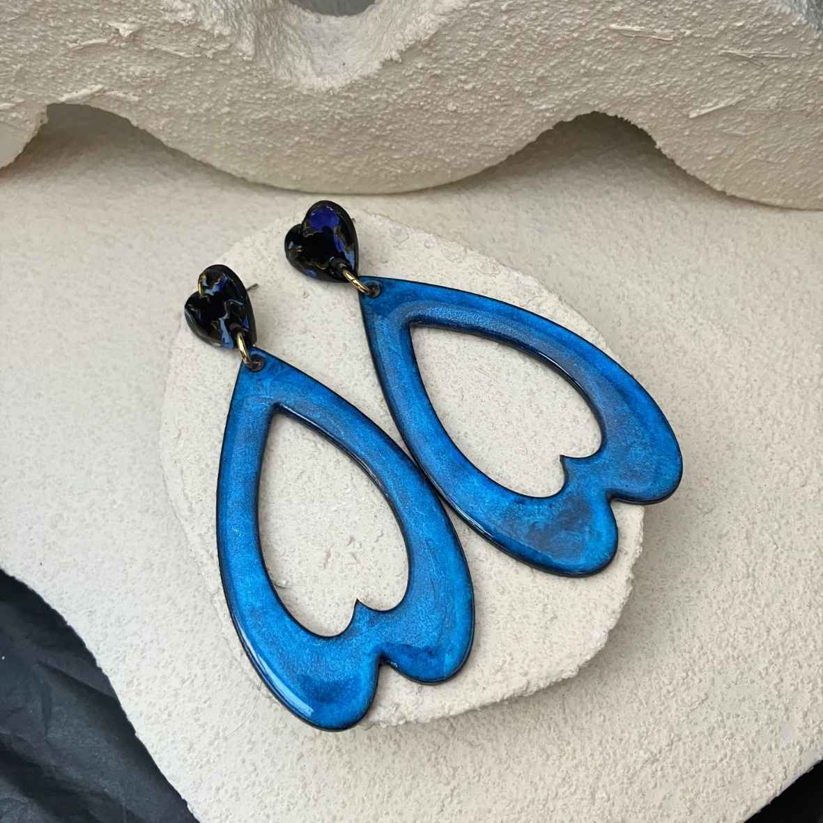 Custom Design · Blauwe Statement Hartjes Oorbellen · Heidi