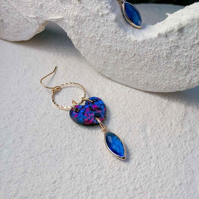 Keelin Design, Handgemaakte Oorbellen · Isabelle · Statement Hartjes Oorbellen bpz · Glashanger (close-up)