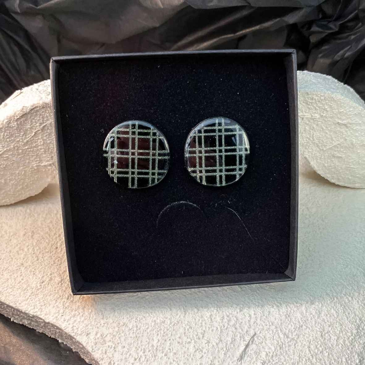 Keelin Design, Handgemaakte Oorbellen · Ivy · Statement Oorstekers · Geruit (in doosje)