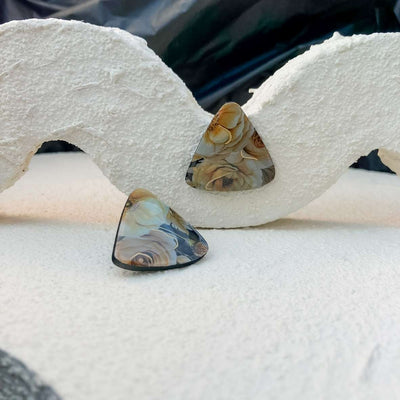 Keelin Design, Handgemaakte Oorbellen · Sofia · Driehoek Midi Oorbellen · Gouden Ochtendbloesem