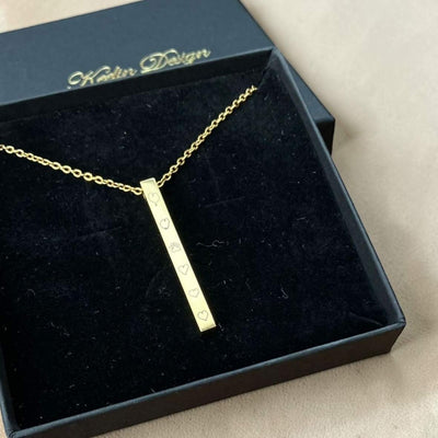 Keelin Design - Gepersonaliseerde Ketting · Verticale Bar Hanger (4-zijdig) met Eigen Gegraveerde Tekening