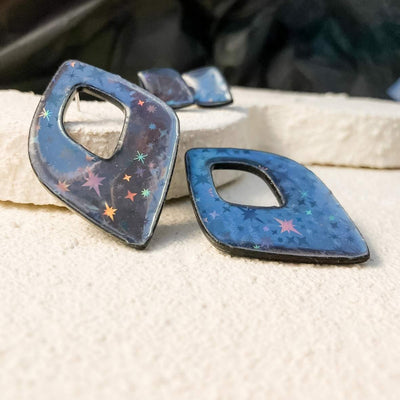 Keelin Design, Handgemaakte Oorbellen · Enchanta SET · Holografische Oorstekers · Set Van 2 Paar (close-up)