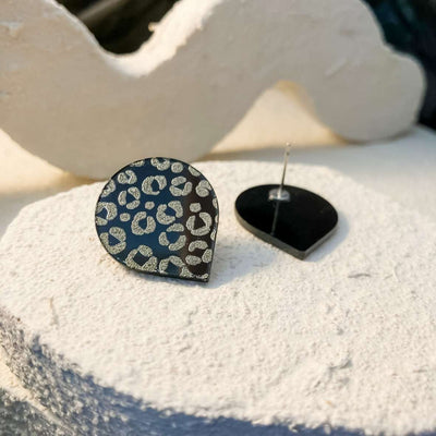 Keelin Design, Handgemaakte Oorbellen · Lena · Omgekeerde Druppel Oorstekers · Luipaard Gravure (oorstekers)