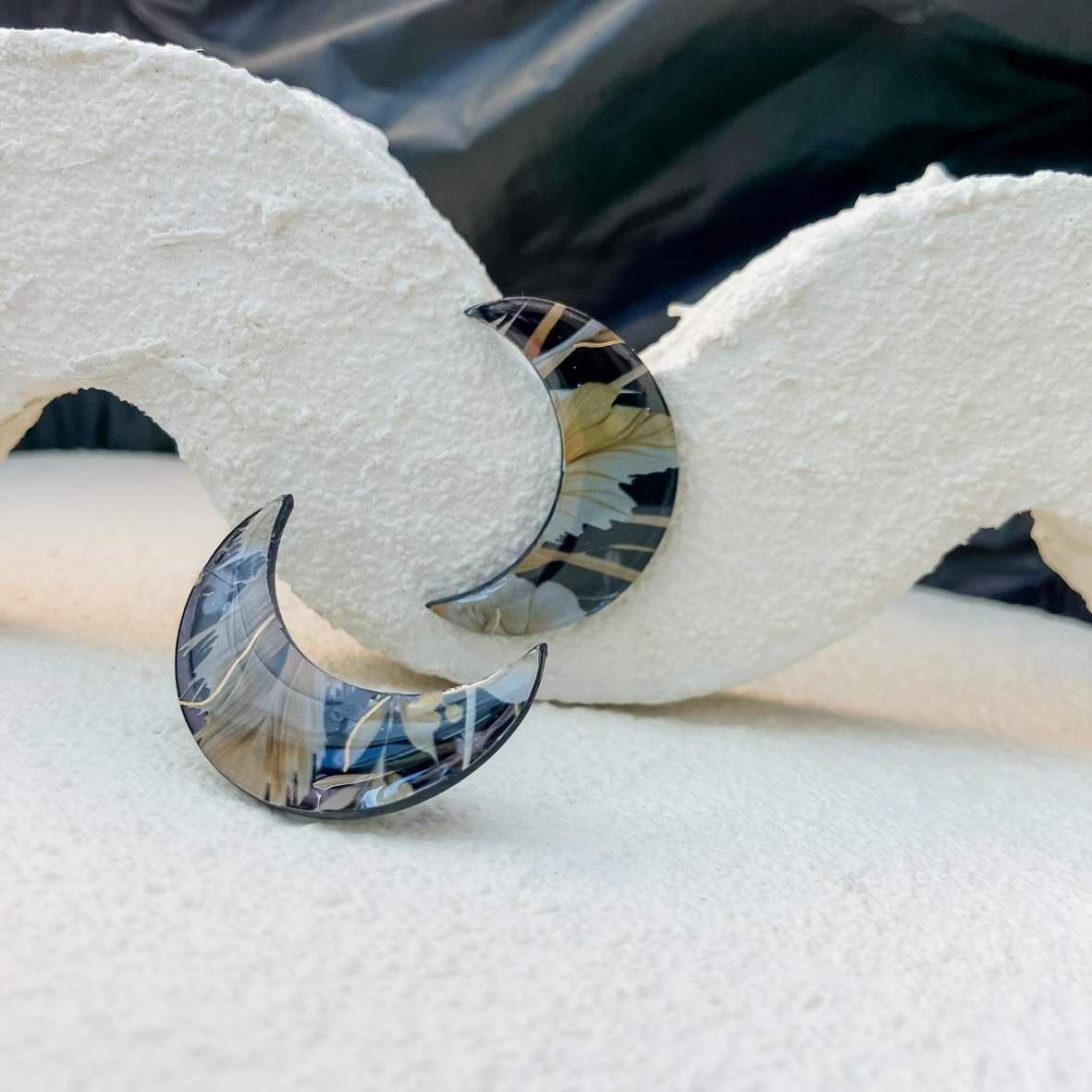 Keelin Design, Handgemaakte Oorbellen · Maan Oorbellen · Gouden Ochtendbloesem