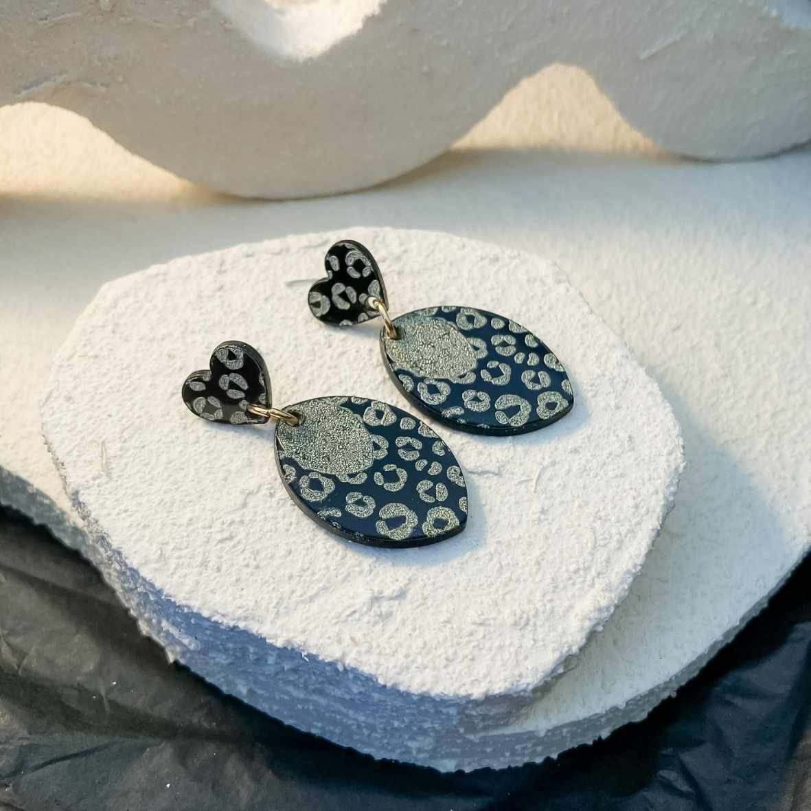 Keelin Design, Handgemaakte Oorbellen · Maya · Luipaard Oorbellen · Metallic Gouden Gravure