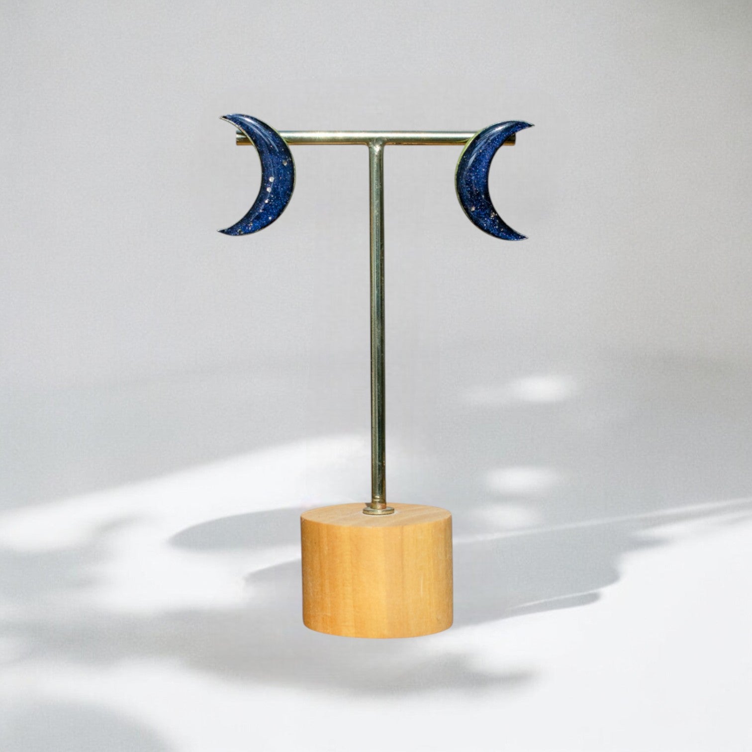 Keelin Design, Handmade Jewelry - Maan Statement Oorstekers - Midi Blauw