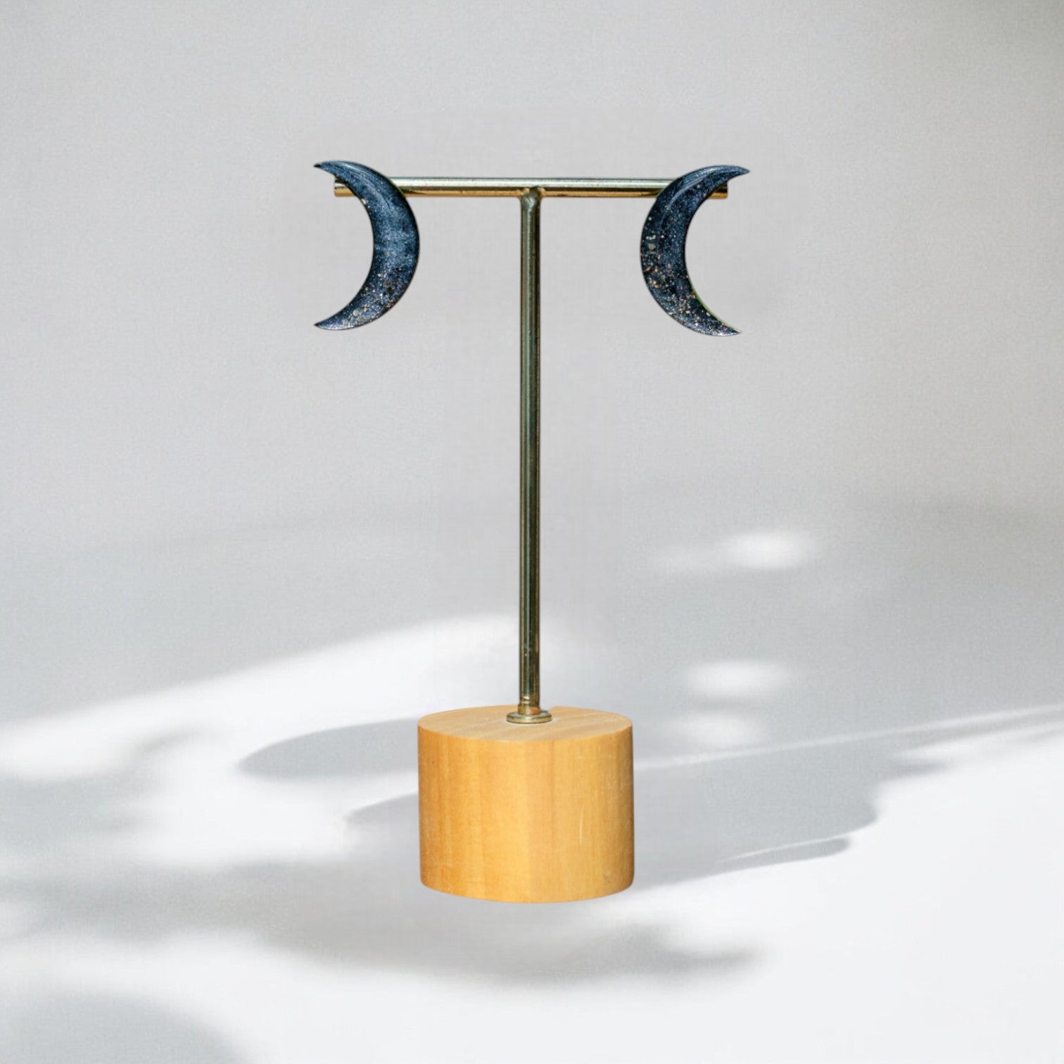 Keelin Design, Handmade Jewelry - Maan Statement Oorstekers - Midi Wit
