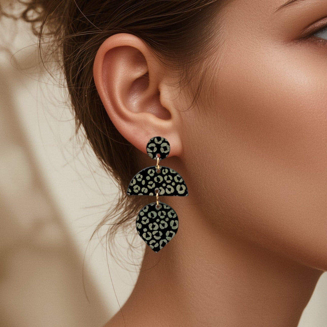 Keelin Design - Handmade Jewelry - Nora Statement Oorbellen - Unieke laser-cut acryl oorbellen - Leopard statement oorbellen - Lichtgewicht oorbellen