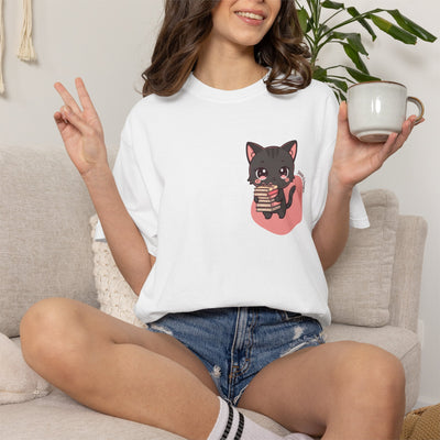Paws and Pages - Cute Kawaii Katje Illustratie voor T‑shirts, Tassen & Cricut