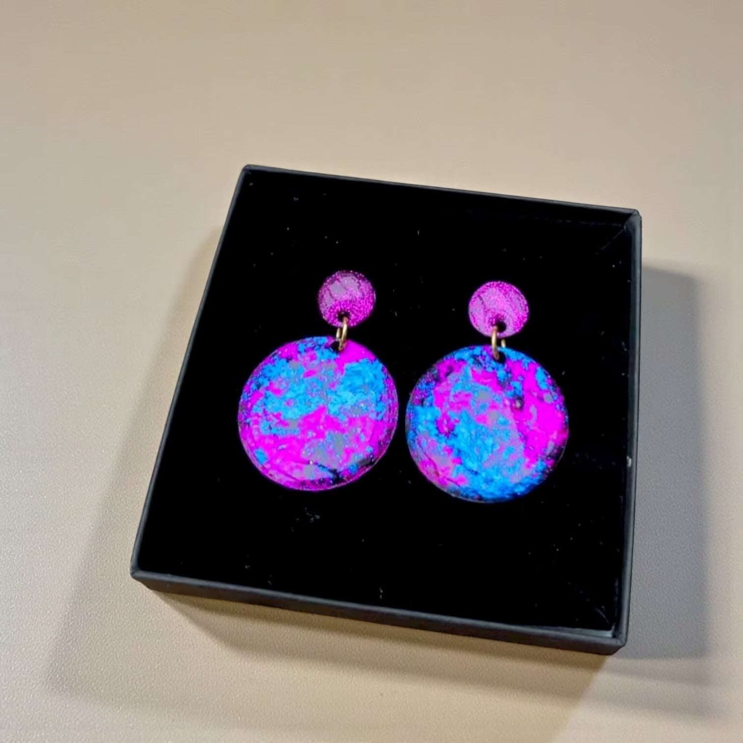 Custom Design · Kleurrijke Oorbellen Met Metallic Flakes · Heidi - Keelin Design