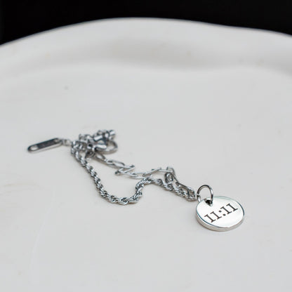 Gepersonaliseerde Armband met Ronde Hanger - Keelin Design