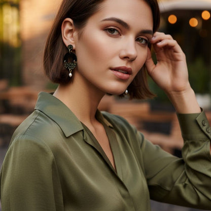 Sage - LEOPARD Statement met Zoetwaterparel Goud - Keelin Design